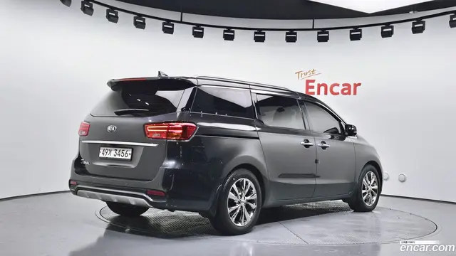 Main__Slider__Photo:Canival Kia 2019.1-1