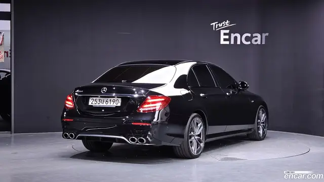 Main__Slider__Photo:E-Class Mercedes-Benz 2019.11-1