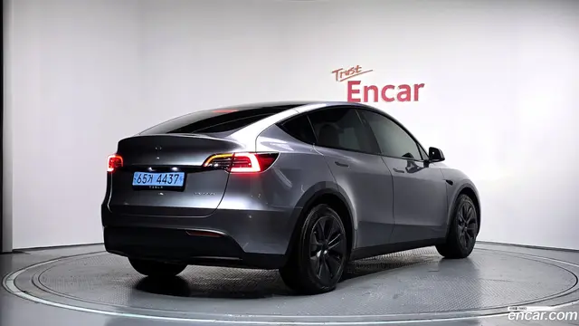 Main__Slider__Photo:Model Y Tesla 2024.10-1