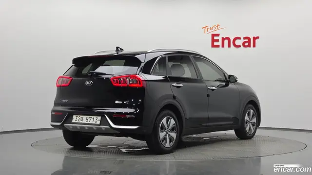 Main__Slider__Photo:Niro Kia 2018.11-1