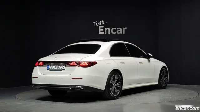 Main__Slider__Photo:E-Class Mercedes-Benz 2025.2-1