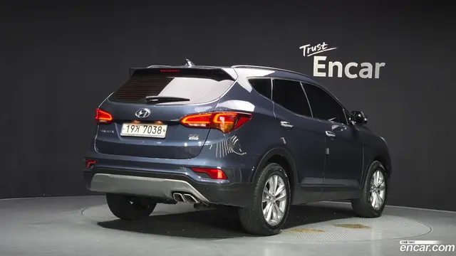 Main__Slider__Photo:Santafe Hyundai 2017.2-1