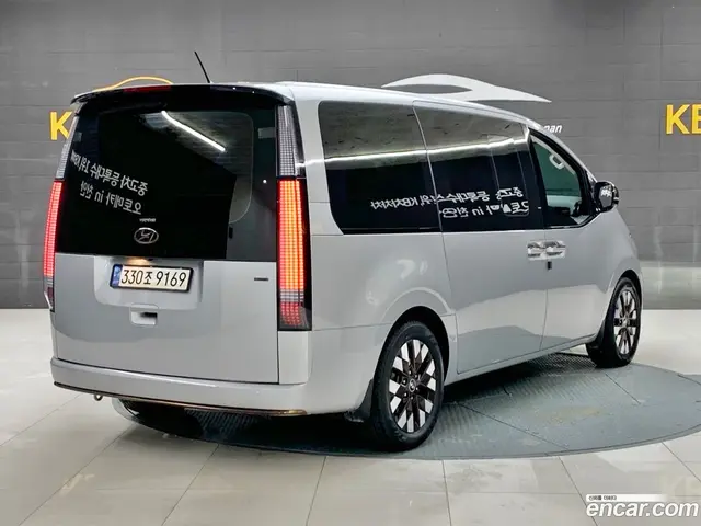 Main__Slider__Photo:Staria Hyundai 2022.4-1