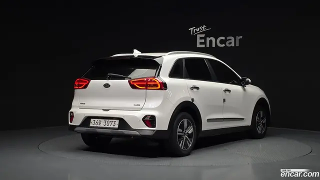 Main__Slider__Photo:Niro Kia 2019.2-1