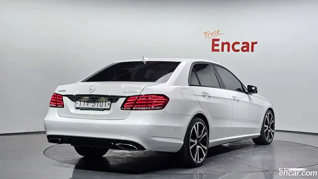 Main__Slider__Photo:E-Class Mercedes-Benz 2015.6-1