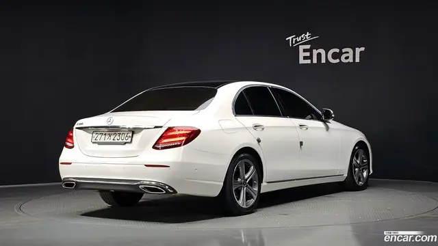Main__Slider__Photo:E-Class Mercedes-Benz 2019.8-1