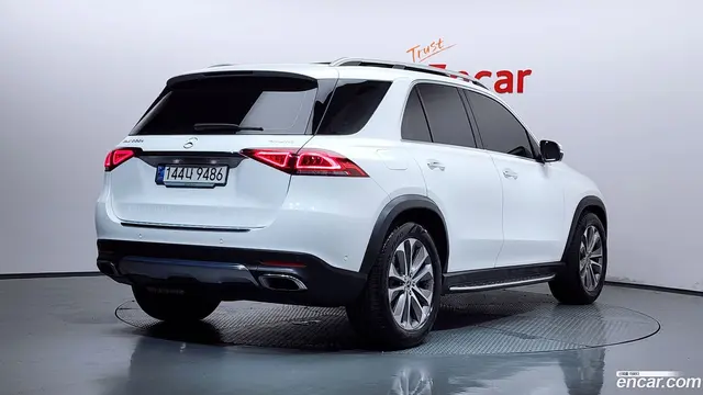 Main__Slider__Photo:GLE-Class Mercedes-Benz 2023.6-1