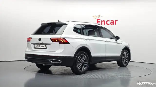 Main__Slider__Photo:Tiguan Volkswagen 2023.11-1