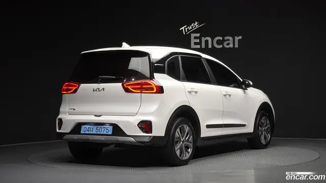 Main__Slider__Photo:Niro Kia 2022.8-1