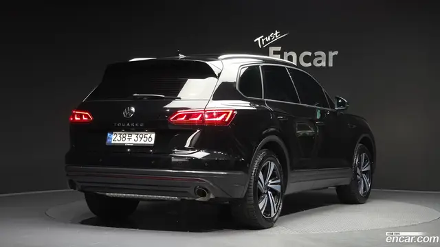 Main__Slider__Photo:Touareg Volkswagen 2023.6-1