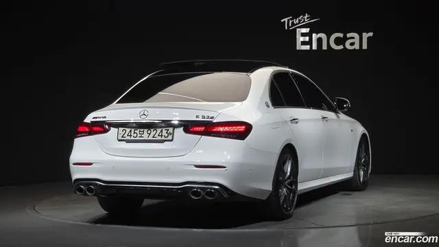 Main__Slider__Photo:E-Class Mercedes-Benz 2021.11-1