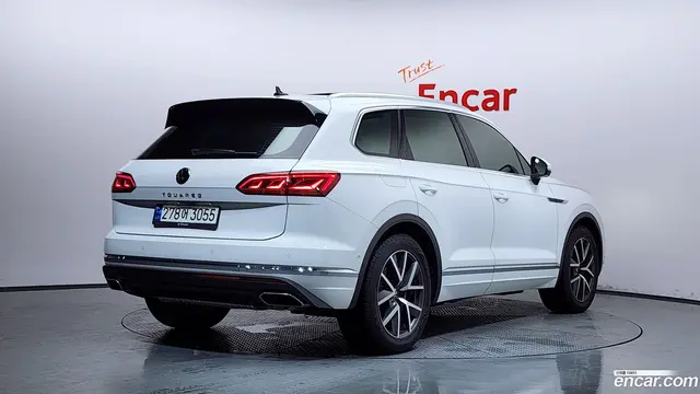 Main__Slider__Photo:Touareg Volkswagen 2023.2-1