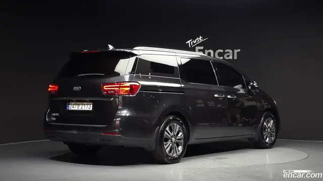 Main__Slider__Photo:Canival Kia 2018.9-1