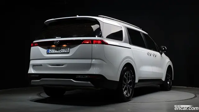 Main__Slider__Photo:Canival Kia 2021.6-1
