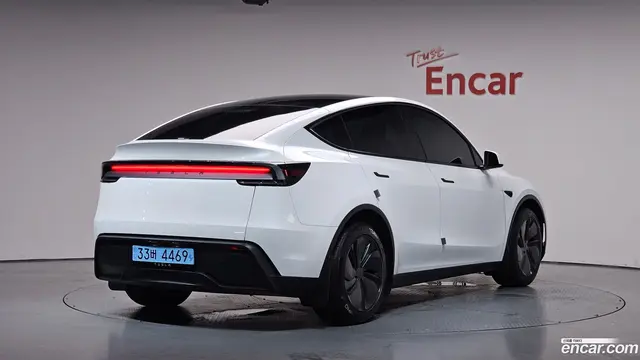 Main__Slider__Photo:Model Y Tesla 2025.6-1