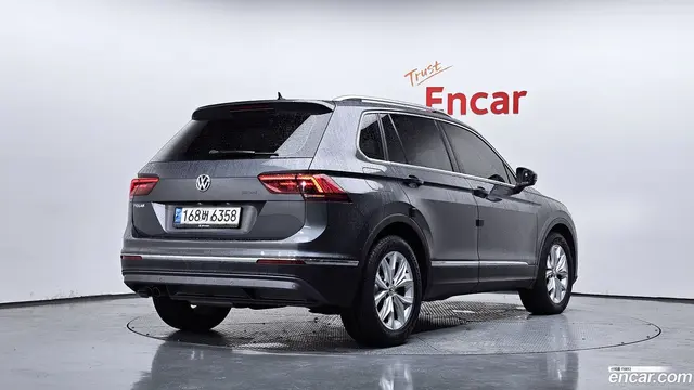 Main__Slider__Photo:Tiguan Volkswagen 2020.9-1