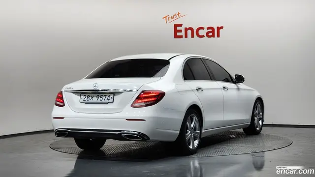 Main__Slider__Photo:E-Class Mercedes-Benz 2017.1-1