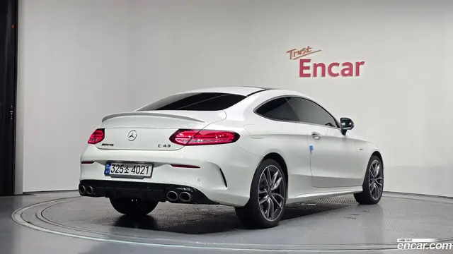 Main__Slider__Photo:C-Class Mercedes-Benz 2021.11-1
