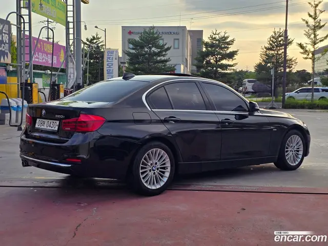 Main__Slider__Photo:3-Series BMW 2015.11-1