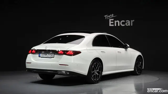 Main__Slider__Photo:E-Class Mercedes-Benz 2025.9-1