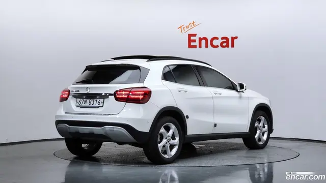 Main__Slider__Photo:GLA-Class Mercedes-Benz 2017.10-1