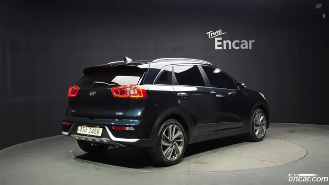 Main__Slider__Photo:Niro Kia 2018.10-1