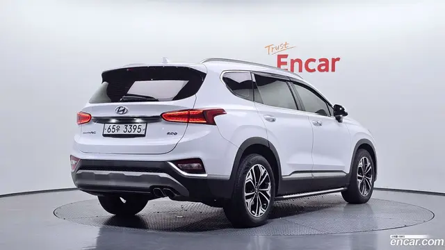 Main__Slider__Photo:Santafe Hyundai 2018.3-1