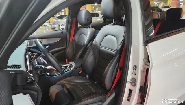 Main__Slider__Photo:GLC-Class Mercedes-Benz 2018.4-1