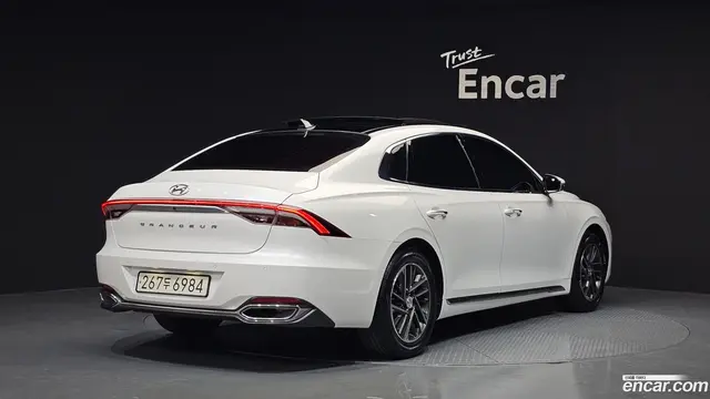 Main__Slider__Photo:Grandeur Hyundai 2022.4-1