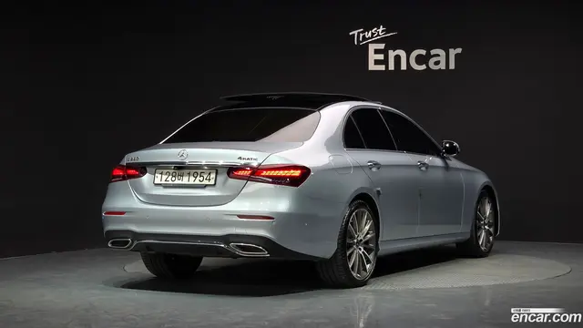 Main__Slider__Photo:E-Class Mercedes-Benz 2021.6-1