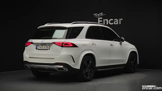 Main__Slider__Photo:GLE-Class Mercedes-Benz 2021.9-1