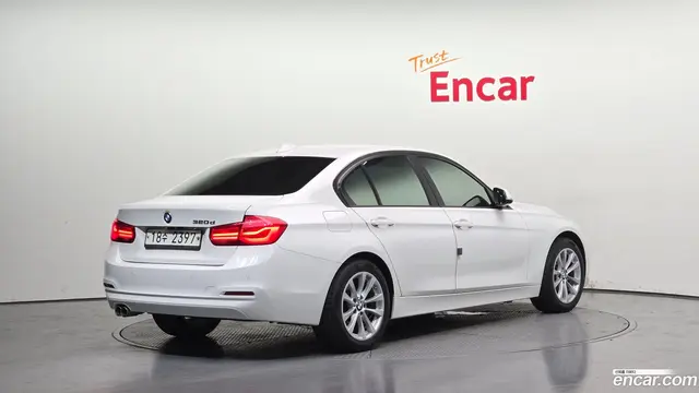 Main__Slider__Photo:3-Series BMW 2017.10-1