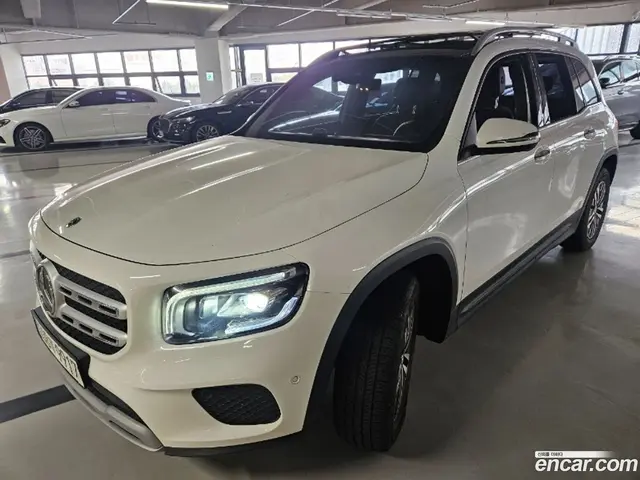 Main__Slider__Photo:GLB-Class Mercedes-Benz 2021.8-1