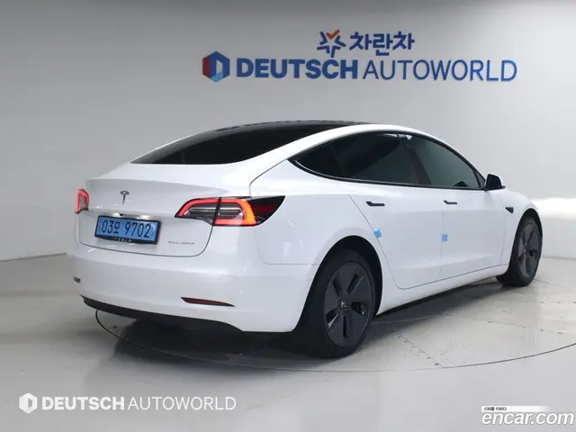 Main__Slider__Photo:Model 3 Tesla 2022.5-1
