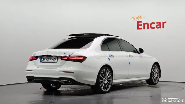 Main__Slider__Photo:E-Class Mercedes-Benz 2020.11-1