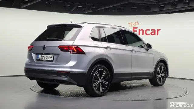 Main__Slider__Photo:Tiguan Volkswagen 2020.8-1