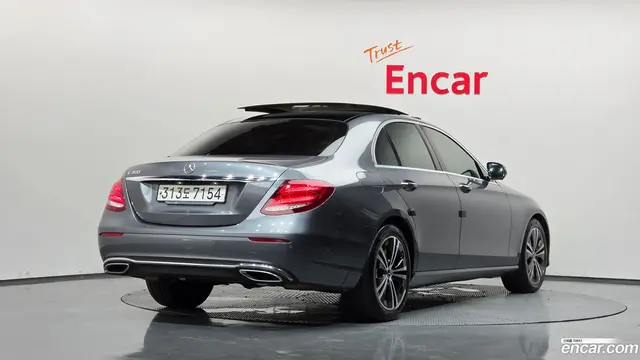 Main__Slider__Photo:E-Class Mercedes-Benz 2020.4-1