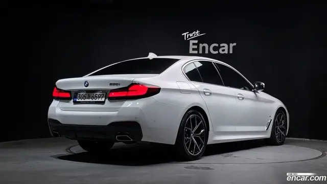 Main__Slider__Photo:5-Series BMW 2023.4-1