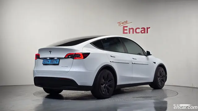 Main__Slider__Photo:Model Y Tesla 2023.8-1