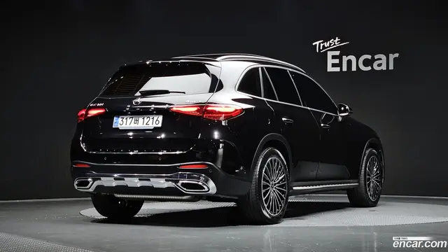 Main__Slider__Photo:GLC-Class Mercedes-Benz 2023.10-1