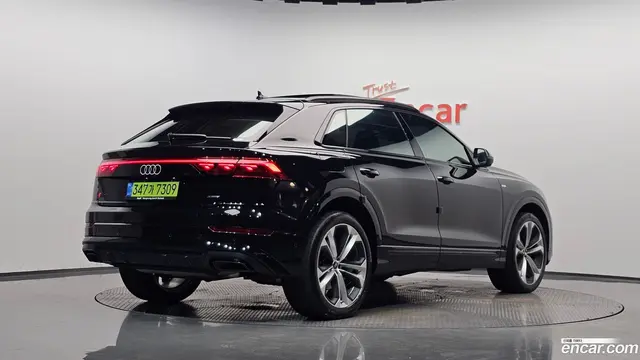 Main__Slider__Photo:Q8 Audi 2025.5-1