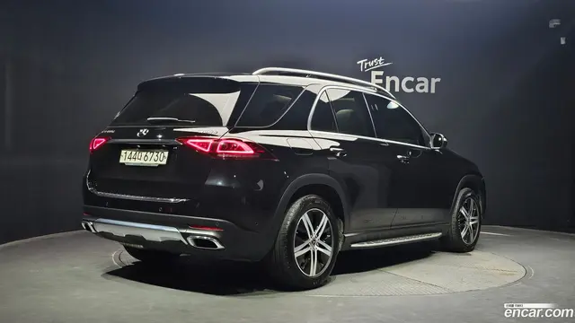 Main__Slider__Photo:GLE-Class Mercedes-Benz 2020.7-1