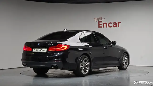 Main__Slider__Photo:5-Series BMW 2017.1-1
