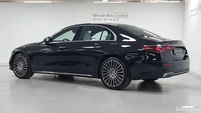 Main__Slider__Photo:E-Class Mercedes-Benz 2025.6-1