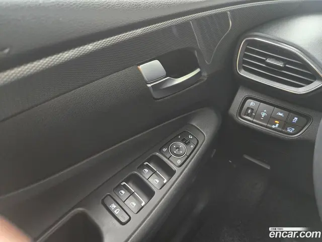 Main__Slider__Photo:Santafe Hyundai 2019.4-1