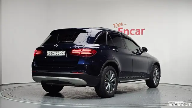 Main__Slider__Photo:GLC-Class Mercedes-Benz 2019.0-1