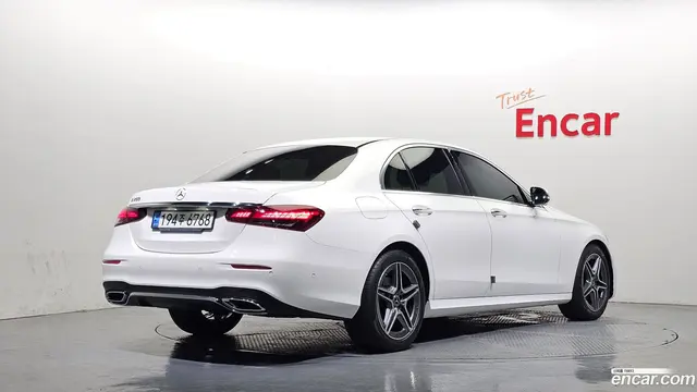 Main__Slider__Photo:E-Class Mercedes-Benz 2022.8-1