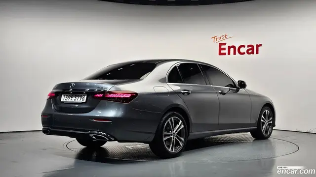 Main__Slider__Photo:E-Class Mercedes-Benz 2022.2-1
