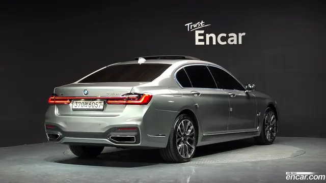 Main__Slider__Photo:7-Series BMW 2019.8-1