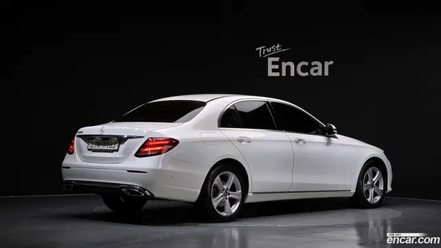 Main__Slider__Photo:E-Class Mercedes-Benz 2017.6-1